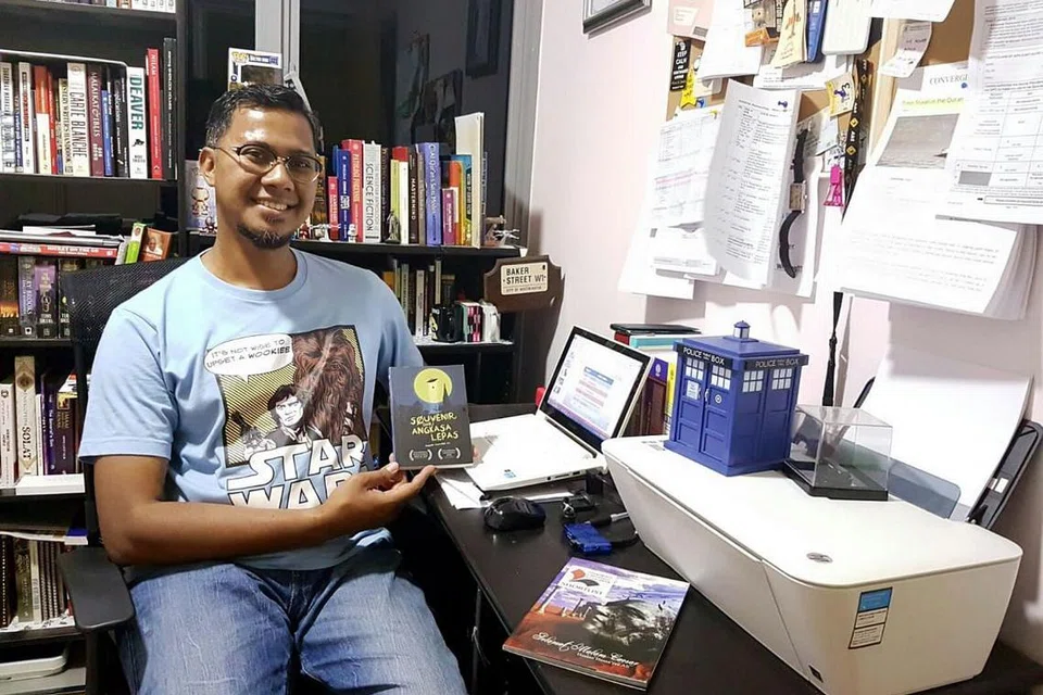 Hassan Hasaa'Ree Ali bekerja sebagai jururawat kanan di hospital awam Singapura.