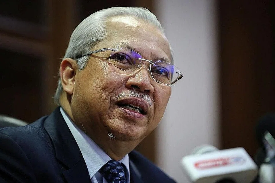 TAN SRI ANNUAR MUSA: Mendapat tahu tentang pemecatan dari pihak media. - Foto LIANHE WANBAO