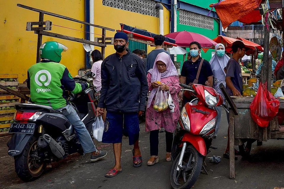 RAKYAT TUA DIANGGAR BERTAMBAH: Peratusan rakyat Indonesia berumur lebih 65 tahun dianggar meningkat kepada 14.6 peratus pada 2045, daripada 6.2 peratus pada 2020. Rakyat berusia antara 15 dengan 64 tahun akan menurun kepada 65.8 peratus daripada 69.3 peratus dalam tempoh sama. - Foto fail