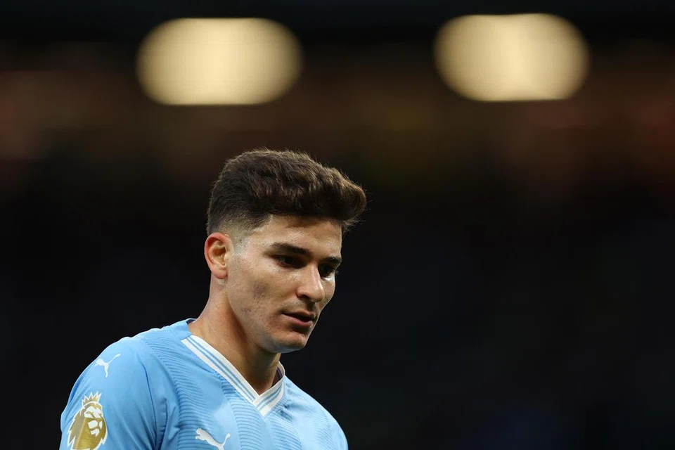 TUNGGAK PASUKAN: Pemain asal Argentina, Julian Alvarez, memperluaskan pengaruhnya dan menjadi pemain utama dalam kesebelasan Manchester City.