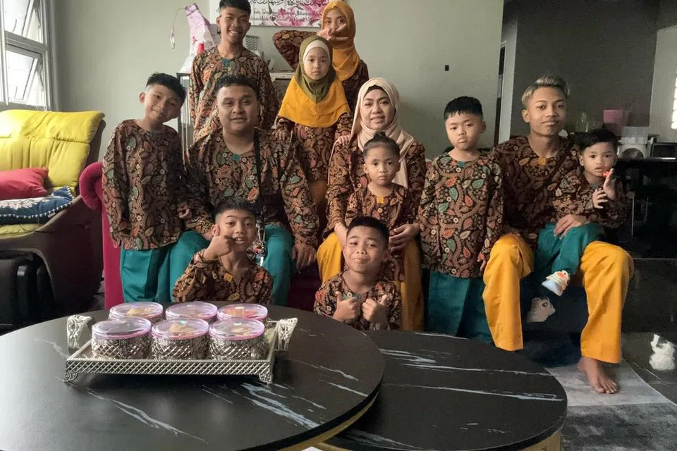 Pemberian bantuan zakat Ramadan daripada Majlis Ugama Islam Singapura (Muis) membolehkan keluarga Cik Nur Azlinda Mohd Ali membeli sepasang baju Raya bagi setiap ahli keluarganya. Foto dirakam pada Aidilfitri 2024.