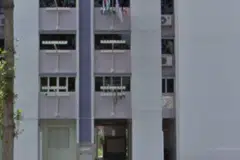 Cik Nur Natasha Imran menggunakan Google Street View untuk melihat jendela arwah neneknya, Allahyarhamha Hajjah Asmah Sheikh Ally, pada 2017, yang masih terbuka dengan jemuran baju yang tersidai.