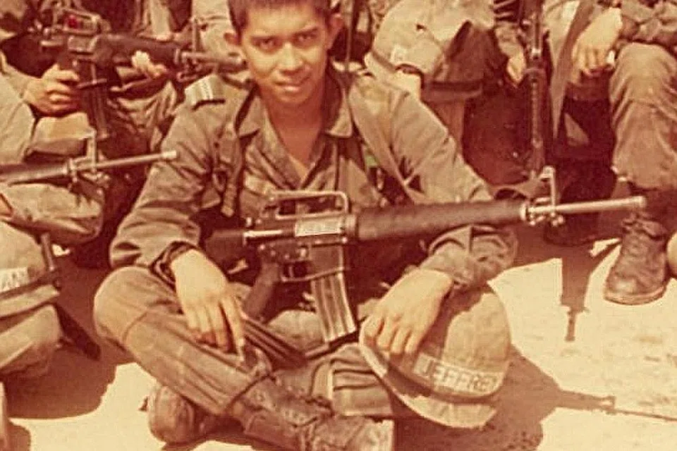 PENGALAMAN MENDEWASAKAN: Encik Jeffrey menghargai pengalaman mengasah daya kepimpinan dan juga kecekalan memikul tanggungjawab sewaktu menjalani Perkhidmatan Negara (NS).