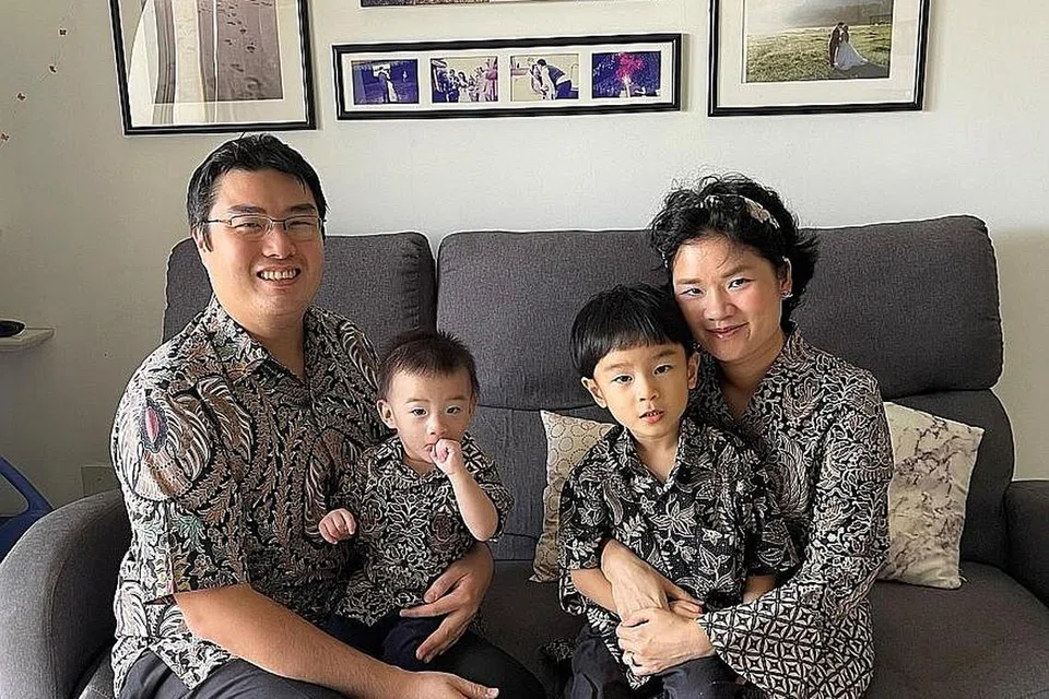 KONGSI PENGALAMAN: Cik Nooridah Mohd Noor mengongsi pengalamannya mengharungi barah buah dada ketika hamil di laman media sosial beliau dan juga di rangkaian serta kumpulan sokongan Hospital Besar Sengkang (SKH) dan Yayasan Barah Buah Dada. - Foto ihsan NOORIDAH MOHD NOOR