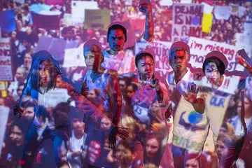 SENI SELIDIKI KRISIS SEKITARAN: Antara persembahan Pesta Seni Antarabangsa Singapura kali ini ialah The Year of No Return oleh The Necessary Stage, yang menyelidiki krisis alam sekitar. - Foto oleh TUCKYS PHOTOGRAPHY