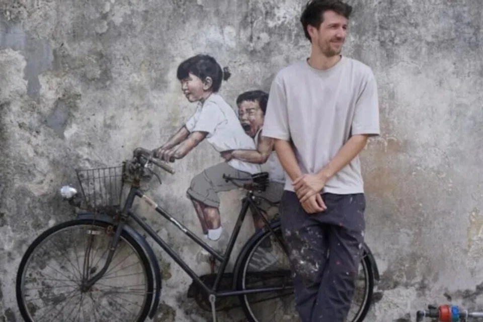 Malaysia, mural, Pulau Pinang, Penang, Ernest Zacharevic, Kids on Bicycle, Air Asia, saman