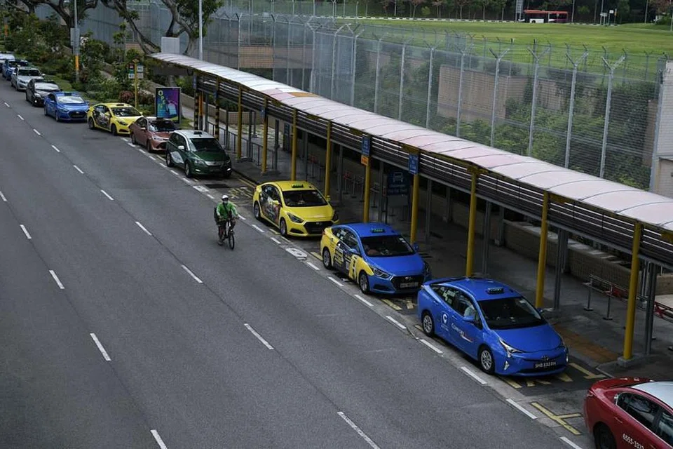 Skim Sirs merupakan program bantuan Covid-19 bagi individu bekerja sendiri dengan memberi golongan tersebut bayaran tunai setiap tiga bulan sebanyak $3,000 pada Mei, Julai dan Oktober 2020. - 