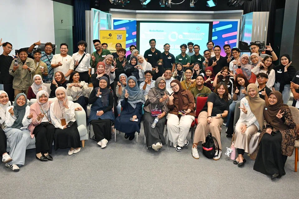 Sekitar 50 belia menghadiri sesi Dialog Belia BH-Mendaki yang diadakan di bilik berita BH dan studio The Straits Times di Toa Payoh North pada 23 Mei. Dialog tersebut merupakan sesi pertama daripada dua, dengan sesi kedua dialog dijadualkan berlangsung pada Jun.