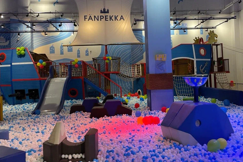 Kanak-kanak boleh bersuka ria dalam taman permainan, Fanpekka, di AEON Mall Tebrau City.