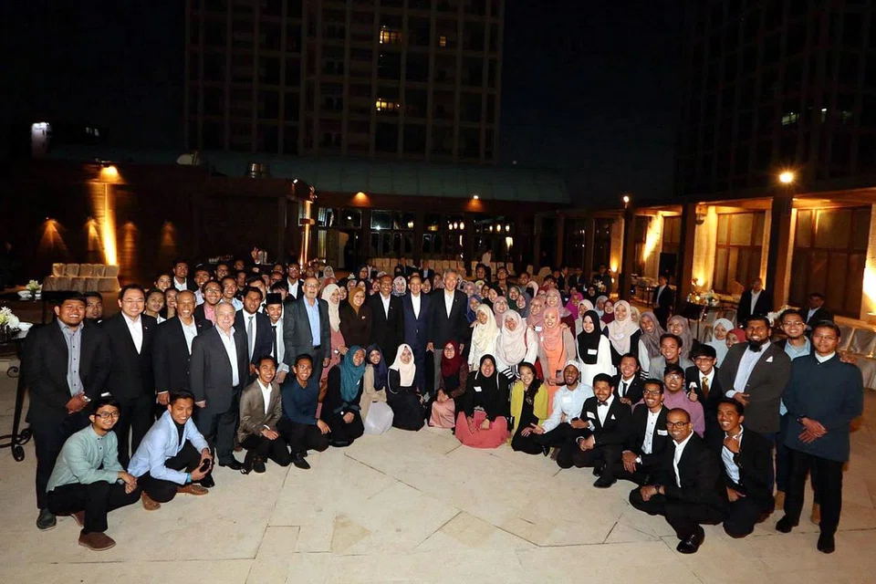 - Foto KEMENTERIAN PERHUBUNGAN DAN PENERANGAN