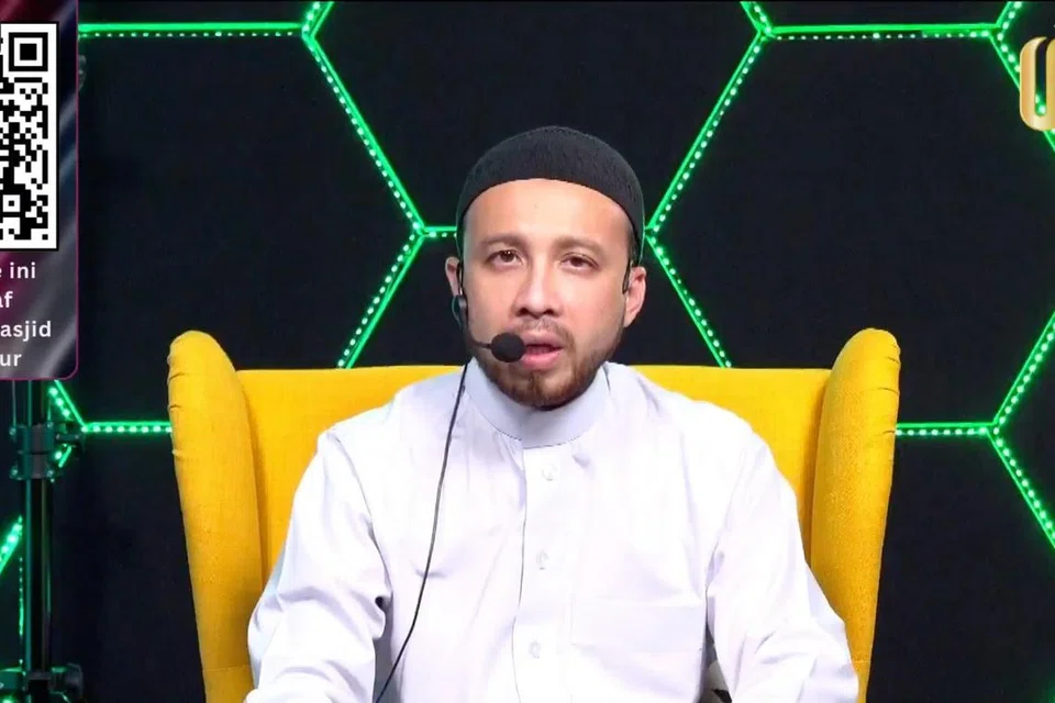 Masjid Darul Makmur telah mengadakan bacaan Al-Quran selama satu bulan di platform Facebook dan YouTube Masjid Darul Makmur yang dipimpin oleh Ustaz Uwais Al Qorny dari Malaysia. 
