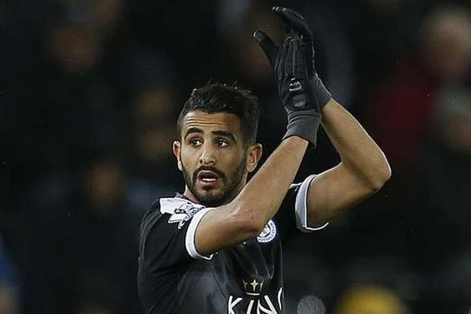 'SENJATA' PASUKAN: Kombinasi tajam Riyad Mahrez (gambar) dan Jamie Vardy memastikan Leicester tidak ketandusan gol manakala penjaga gawang, Kasper Schmeichel, memantapkan benteng pasukan itu. Kelab itu turut memiliki seorang jurulatih yang berpengalaman luas, Claudio Ranieri , bagi mengemudikan cabaran sehingga ke garisan penamat nanti. - Foto-foto AFP, REUTERS