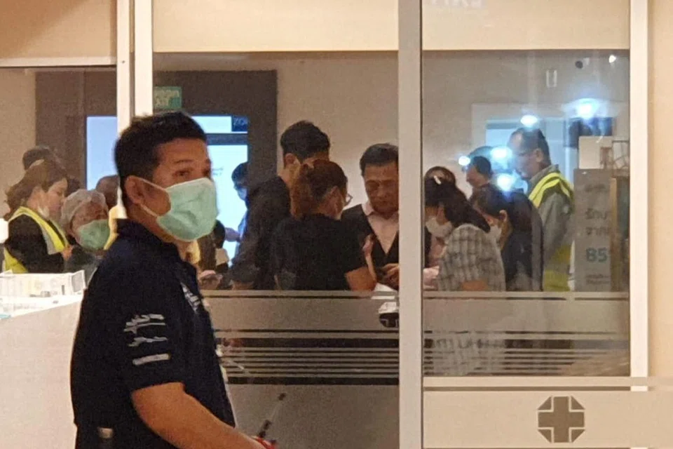 Seramai 71 penumpang telah dibawa ke Hospital Samitivej Srinakarin, di Bangkok, Thailand.