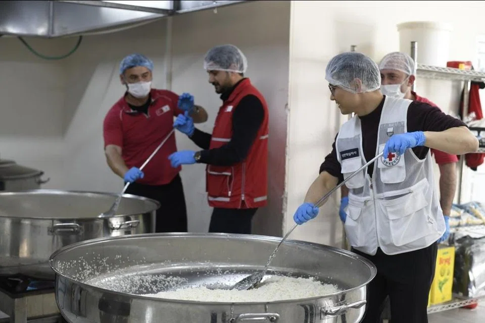Dapur kemanusiaan kecemasan menetapkan sasaran untuk menyediakan makanan panas setiap hari untuk sekurang-kurangnya 7,000 keluarga di Gaza yang kehilangan tempat tinggal serta mereka yang sedang mendapatkan rawatan perubatan.