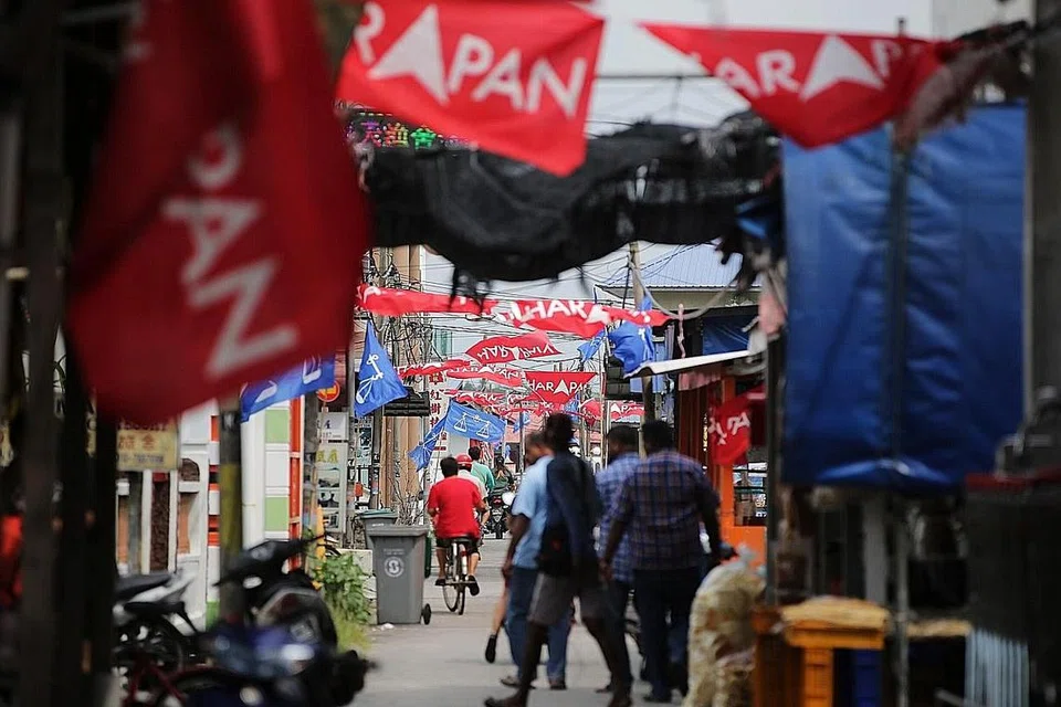 PERGOLAKAN POLITIK: Pilihan Raya Umum (PRU) Malaysia yang akan datang mesti diadakan sebelum September 2023. Pengundi boleh menjangkakan beberapa pergolakan politik sebelum kerajaan sekarang menyerahkan kuasa kepada kerajaan seterusnya, kata penulis. - Foto fail