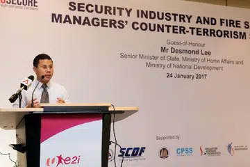 ATASI ANCAMAN: Encik Lee berucap dalam satu seminar untuk industri keselamatan dan keselamatan kebakaran bagi mengatasi ancaman pengganasan, semalam. - Foto SPF