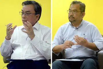 BERCANGGAH PENDAPAT: Encik Zahidi Abdul Rahman (kanan) tidak bersetuju dengan pandangan Encik Suhaimi Salleh bahawa agak kurang anggota masyarakat yang memanfaatkan skim-skim yang disediakan pemerintah bagi golongan usahawan. - Foto-foto TAUFIK A. KADER