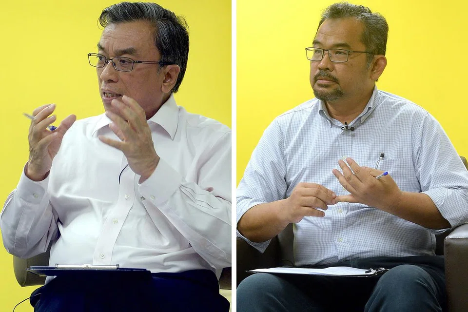 BERCANGGAH PENDAPAT: Encik Zahidi Abdul Rahman (kanan) tidak bersetuju dengan pandangan Encik Suhaimi Salleh bahawa agak kurang anggota masyarakat yang memanfaatkan skim-skim yang disediakan pemerintah bagi golongan usahawan. - Foto-foto TAUFIK A. KADER