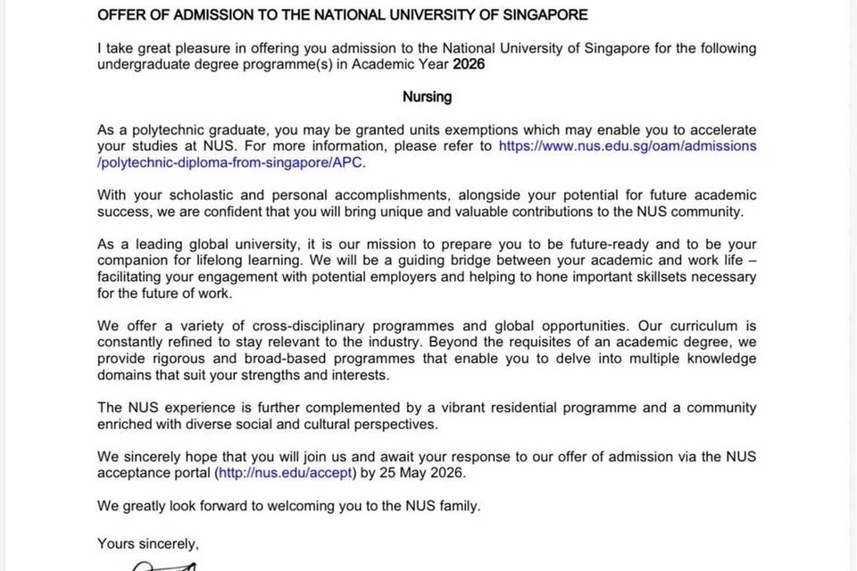 Surat penerimaan untuk melanjutkan pengajian dalam bidang kejururawatan di Universiti Nasional Singapura (NUS).