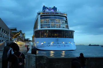 MELANCONG NAIK KAPAL PELESIRAN: Warga Singapura juga berpeluang menaiki kapal pelesiran ke negara lain lewat tahun ini dan STB kini dalam perbincangan dengan pihak berkuasa Asean. - Foto LIANHE ZAOBAO