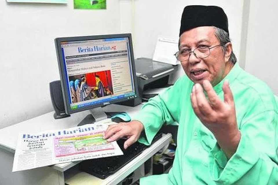 PENYUMBANG AKTIF BH: Encik Morni yang menyumbang pandangannya kepada ruangan Forum Berita Harian sekurang-kurangnya sebulan sekali memastikan bahawa beliau memberi komen membina dengan saranan bagaimana mengatasi masalah tertentu. - Foto M.O. SALLEH