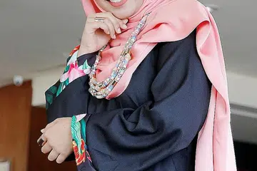 AMIRA OTHMAN: Mengucapkan terima kasih kepada peminatnya hasil pencalonan bagi kategori Penyanyi Wanita Popular. - Foto fail 