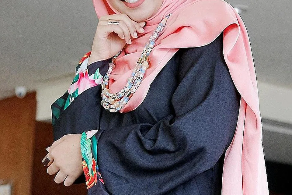 AMIRA OTHMAN: Mengucapkan terima kasih kepada peminatnya hasil pencalonan bagi kategori Penyanyi Wanita Popular. - Foto fail 