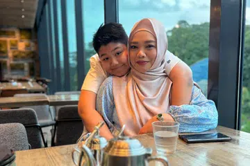 Sebagai ibu kepada anak dalam spektrum autisme, Muhammad Irfan Muhammad Jabar, 12 tahun, Cik Kartina Rosli, sedar autisme bukan sesuatu yang perlu ‘dibaiki’ atau ‘disembuhkan’, tetapi sesuatu yang perlu difahami.