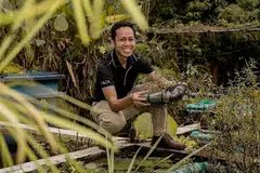 INGIN CETUS PERUBAHAN: Antara ciptaan Encik Ibnur termasuk kebun terapung yang berpotensi membantu Singapura dalam mempelbagaikan sumber makanannya. - Foto BH oleh NUR DIYANA TAHA