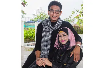 FAHAM PERJALANAN HIDUP AYAH-ANAK: Fido Ahdross tidak mahu berduet dengan orang lain dalam album baru selain ibunya, Fauziah Zie. Ini kerana ibunya faham perjalanan hidup beliau dan ayahnya dan ibunya itu juga rapat dengan arwah ayahnya walaupun mereka sudah lama bercerai. - Foto ZALEHA ABDUL KADER