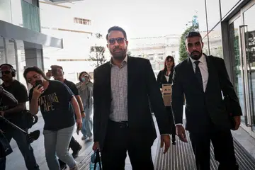 Ketua Parti Pekerja, Encik Pritam Singh (tengah) memilih memberi keterangan pada 5 November selepas hakim memutuskan beliau mempunyai kes untuk dijawab bagi kedua-dua pertuduhan terhadapnya.