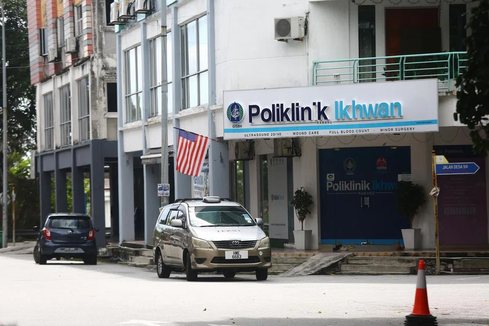 Global Ikhwan Service and Business Holdings (GISBH) turut mempunyai perniagaan khidmat rawatan perubatan di Poliklinik Ikhwan di Rawang,Selangor.