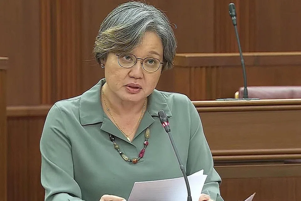 MASIH BERTANGGUNGJAWAB: Mahkamah Rayuan mendapati (dari kiri) Encik Low Thia Khiang dan Cik Sylvia Lim (gambar atas) gagal melaksanakan tanggungjawab fidusiari atau gagal dalam tugas kemahiran dan jagaan yang saksama kepada AHTC. Encik Pritam Singh pula didapati melanggar tugas kemahiran dan jagaannya. - Foto fail