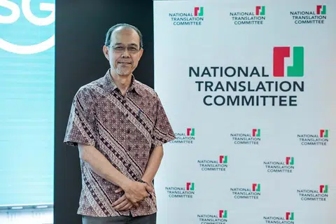 Ketua Panel Sumber Bahasa Melayu (MRP), Profesor Madya Dr Mohd Mukhlis Abu Bakar, menegaskan istilah baharu yang diterjemahkan daripada bahasa Inggeris ke bahasa Melayu harus tepat dan mudah difahami. Menurutnya, ini penting dalam sektor komunikasi awam, kerana penggunaan bahasa memberi kesan terhadap bagaimana sesuatu dasar pemerintah difahami oleh masyarakat.