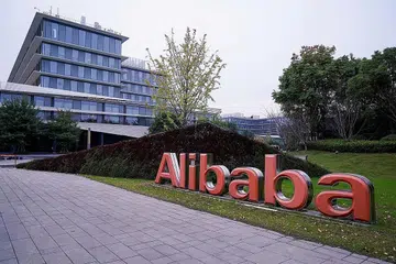 GERGASI PERKHIDMATAN PENGKOMPUTERAN AWAN: Ibu pejabat Kumpulan Alibaba di Hangzhou, wilayah Zhejiang di China. Ia penyedia perkhidmatan pengkomputeran awan terbesar di Asia Pasifik. - Foto fail REUTERS