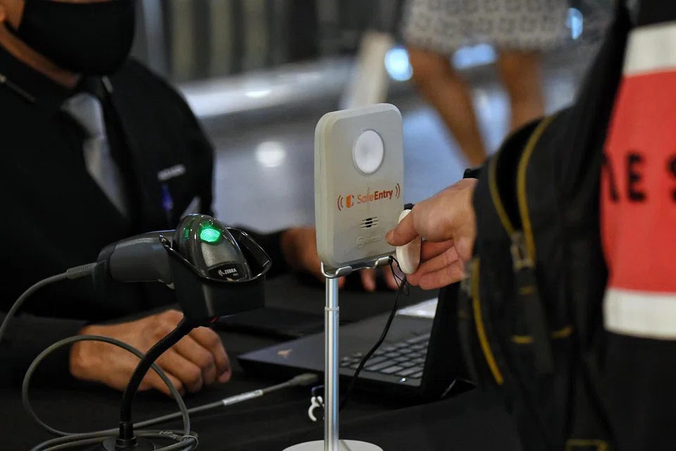 Semua data pengesanan kontak peribadi berkaitan Covid-19 telah dipadamkan daripada sistem digital TraceTogether dan SafeEntry, kerana pemberhentian kedua-dua sistem, kecuali data TraceTogether yang berkaitan kepada kes pembunuhan pada Mei 2020.