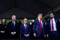 (Dari kiri) Naib Presiden Amerika Syarikat dan calon presiden Demokrat, Cik Kamala Harris; Presiden Joe Biden; mantan Datuk Bandar New York, Encik Michael Bloomberg; mantan Presiden Amerika dan calon presiden Republikan, Encik Donald Trump; dan Senator dari Ohio dan calon naib presiden Republikan, Encik J.D. Vance, hadir dalam upacara memperingati ulang tahun ke-23 serangan pengganas 11 September ke atas Pusat Dagangan Dunia di Ground Zero, New York City, pada 11 September 2024.
