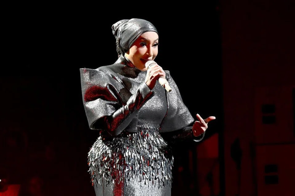 Ziana Zain tetap legenda dengan suara yang masih hebat untuk menyanyikan lagu balada bernada tinggi pada usia 56 tahun.