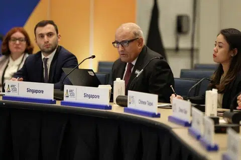 SEKTOR PENERBANGAN: Menteri Pengangkutan, Encik S Iswaran (dua dari kanan) hadir bagi Mesyuarat Menteri Pengangkutan Kerjasama Ekonomi Asia-Pasifik (Apec) di Detroit, Amerika Syarikat dari 15 hingga 17 Mei. - Foto SEKRETARIAT KERJASAMA EKONOMI ASIA-PASIFIK