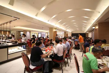 YAKIN DENGAN SAMBUTAN: Restoran Carousel yang terletak di Hotel Royal Plaza on Scotts, menjangkakan bahawa restoran itu mampu mengisi sehingga 90 peratus daripada keseluruhan kapasitinya (280 tempat duduk) sepanjang Ramadan ini. - Foto ROYAL PLAZA ON SCOTTS