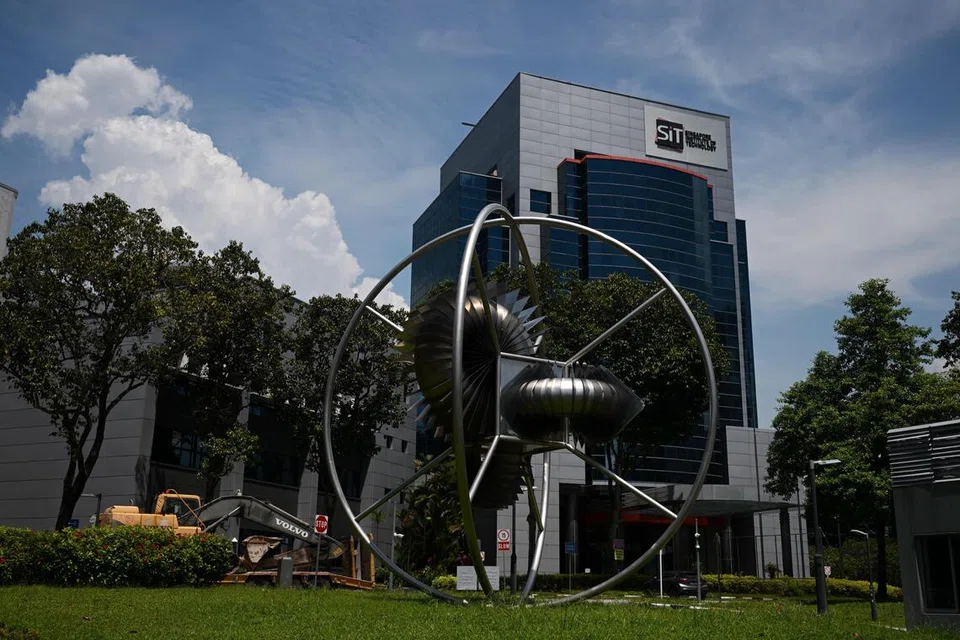 Tapak di 10 Dover Drive pernah menempatkan ibu pejabat Institut Pendidikan Teknikal (ITE) dari 1995 hingga 2012, manakala tapak di 20 Dover Drive pula menempatkan kampus ITE Dover yang beroperasi dari 1995 hingga 2010.