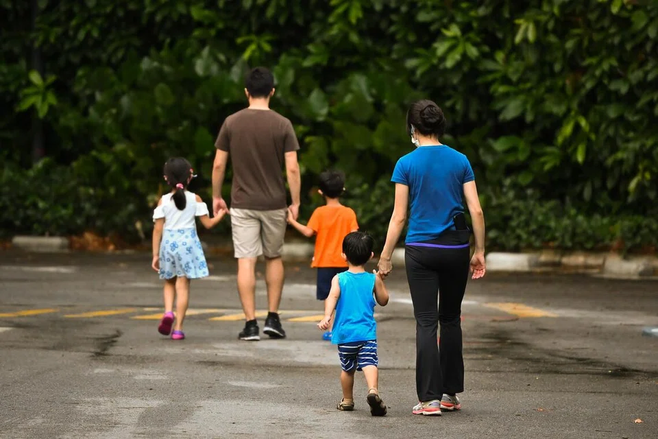 Siasatan Kementerian Pembangunan Sosial dan Keluarga (MSF) mendedahkan kes dana Akaun Pembangunan Anak (CDA) digunakan untuk pembelian bagi orang dewasa, dan bukan untuk kegunaan anak atau adik-beradik mereka.