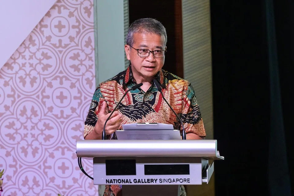 Menteri Kebudayaan, Masyarakat dan Belia, Encik Edwin Tong, berkongsi dapatan positif Tinjauan Kesedaran Budaya 2024, bersama hadirin di majlis penyampaian Anugerah Peneraju Warisan Budaya Tidak Ketara di Auditorium Ngee Ann Kongsi, Galeri Nasional Singapura, pada 2 April.