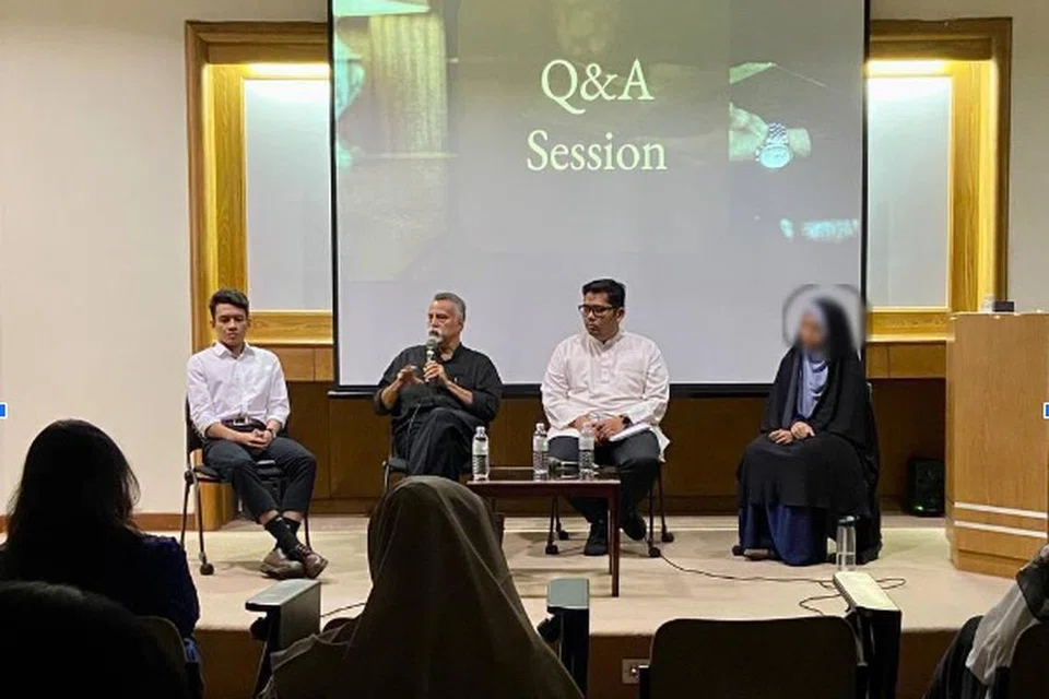 FORUM BINCANG KEPELBAGAIAN: Forum bertajuk ‘The Deviant Shia: Fact or Fallacy’ menampilkan (dari kiri) penulis, Ahmad Syatibi Aziz; Profesor Syed Farid Alatas; Presiden Himpunan Belia Islam (HBI), Muhammad Al-Baqir Buang; dan Timbalan Presiden HBI, Nur Nazlyna Bahtiaraffandi.
