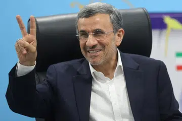 FOTO FAIL: Bekas Presiden Iran, Mahmoud Ahmadinejad, dalam gambar yang dirakam pada 2024. Ahmadinejad menafikan laporan yang mendakwa agensi perisikan Israel, Mossad, cuba merekrut beliau sebagai aset risikan dan bakal pemimpin baharu Iran, selain menyangkal dakwaan bahawa beliau kini berada di bawah tahanan rumah. Beliau menyifatkan laporan itu sebagai “rekaan” dan sebahagian daripada perang psikologi untuk mempengaruhi pandangan umum.
