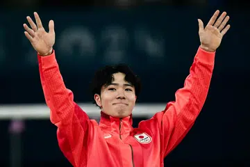 Gimnas Jepun, Shinnosuke Oka, meraikan pingat emas dalam Olimpik Paris. Beliau menyempurnakan aksinya tanpa sebarang kesilapan dalam keseluruhan pertandingan.