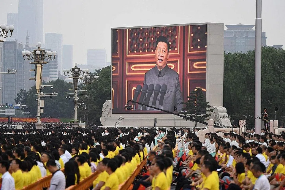 ULANGTAHUN KE-100: Presiden China, Encik Xi Jinping memuji perjalanan negara itu ke arah kebangkitan yang tidak mampu ditandingi dan menjadi kuasa besar sempena perayaan 100 tahun Parti Komunis China. - Foto AFP