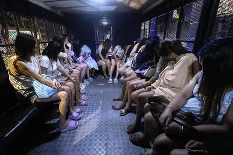 Seramai 54 wanita warga asing berusia antara 20 hingga 35 tahun ditahan Jabatan Imigresen Malaysia (JIM) dalam serbuan Op Gegar. Kesemua suspek ditahan kerana disyaki melakukan pelbagai kesalahan di bawah Akta Imigresen 1959/63 (Akta 155) dan Peraturan-peraturan Imigresen 1963.