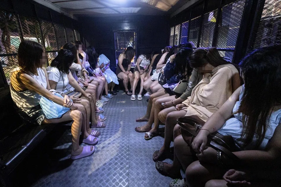 Seramai 54 wanita warga asing berusia antara 20 hingga 35 tahun ditahan Jabatan Imigresen Malaysia (JIM) dalam serbuan Op Gegar. Kesemua suspek ditahan kerana disyaki melakukan pelbagai kesalahan di bawah Akta Imigresen 1959/63 (Akta 155) dan Peraturan-peraturan Imigresen 1963.