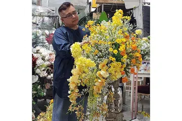 MENYEDIAKAN PILIHAN: Menurut Encik Fauzi, dengan menyediakan pilihan 'add-on', atau tambahan, kepada pakej asas, pelanggannya mempunyai fleksibiliti dalam memilih pakej yang mereka inginkan, sekali gus mengawal perbelanjaan majlis mereka. - Foto ihsan FAUZI ANWAR